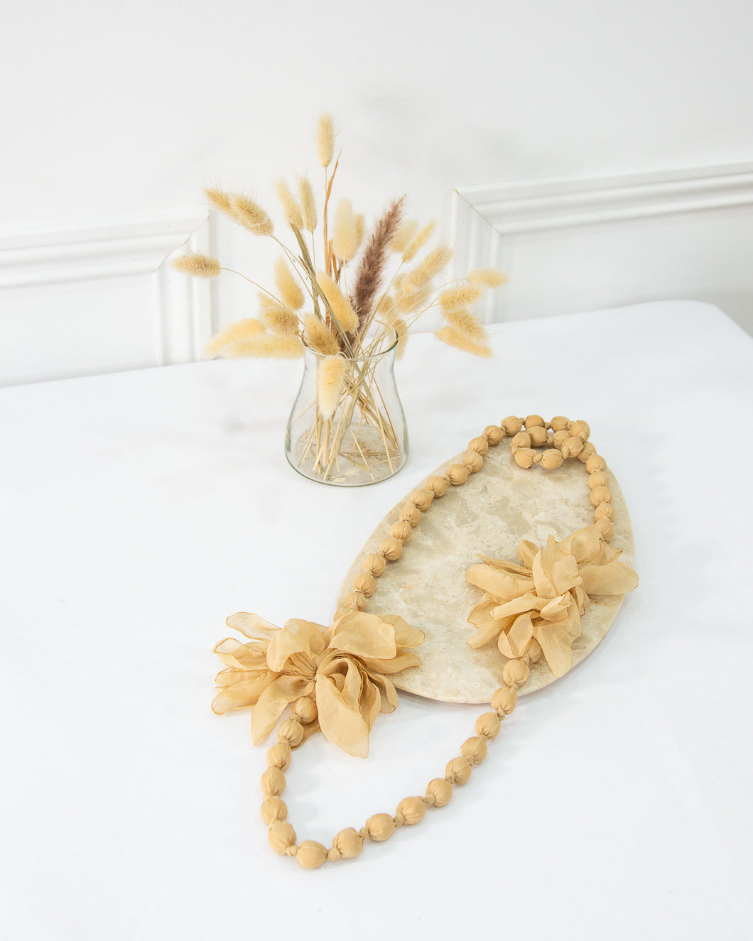 COLLAR SEDA FLOR CAMEL