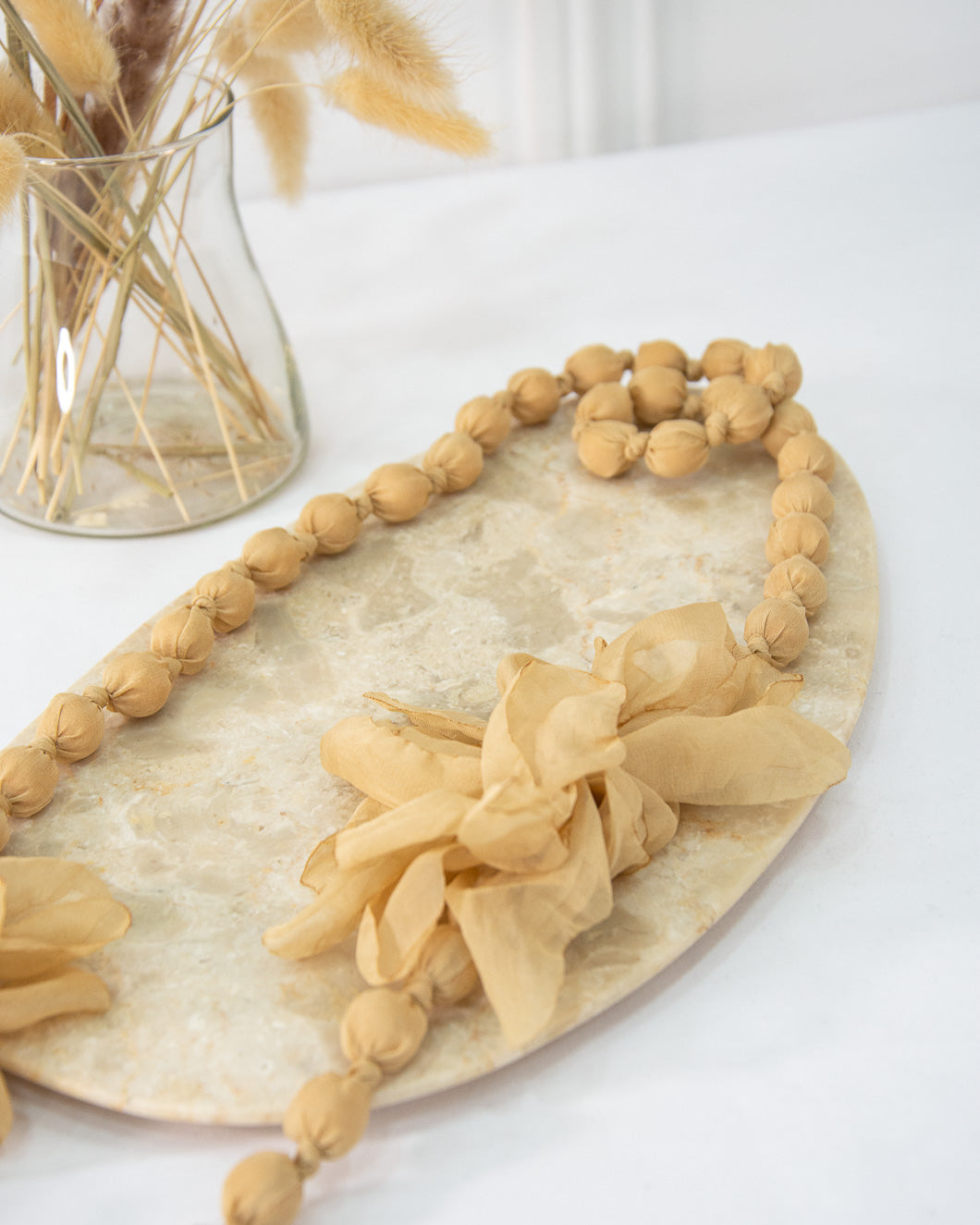 COLLAR SEDA FLOR CAMEL