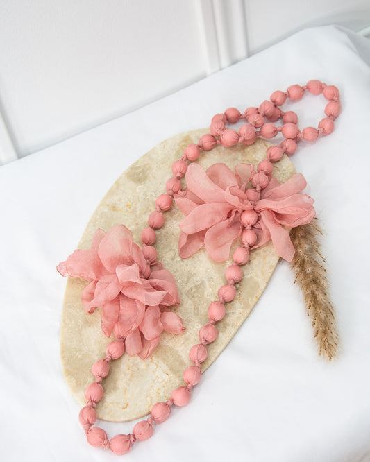COLLAR SEDA FLOR ROSA