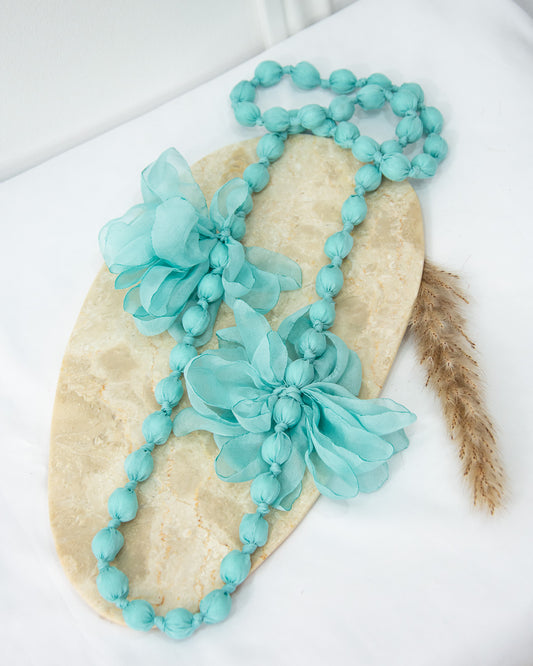 COLLAR SEDA FLOR TURQUESA