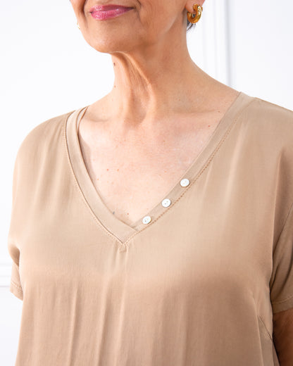 CAMISETA BOTONES CAMEL