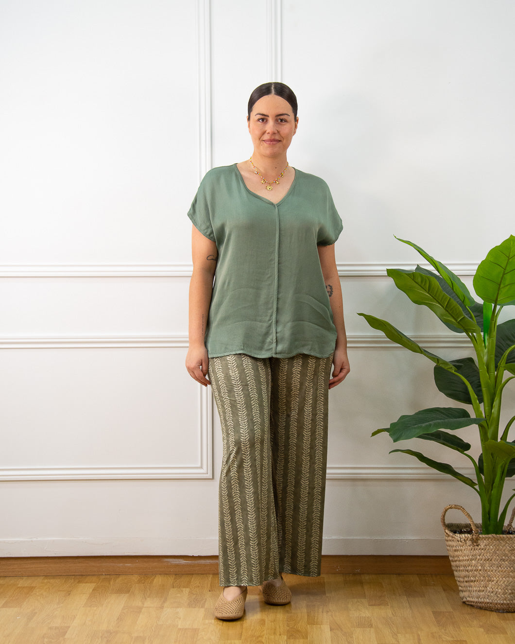 PANTALÓN ESENCIA VERDE KAKI