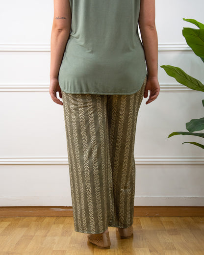 PANTALÓN ESENCIA VERDE KAKI