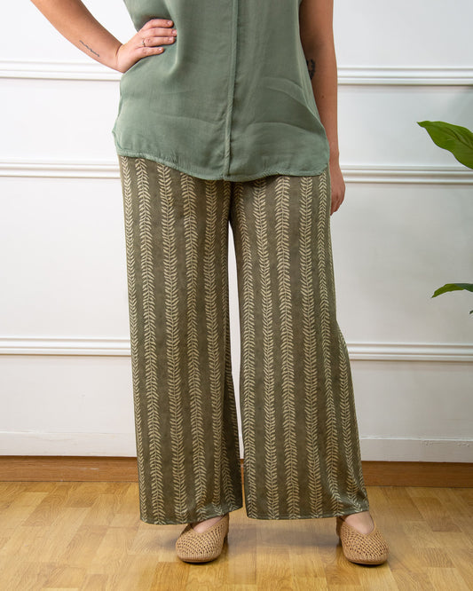 PANTALÓN ESENCIA VERDE KAKI