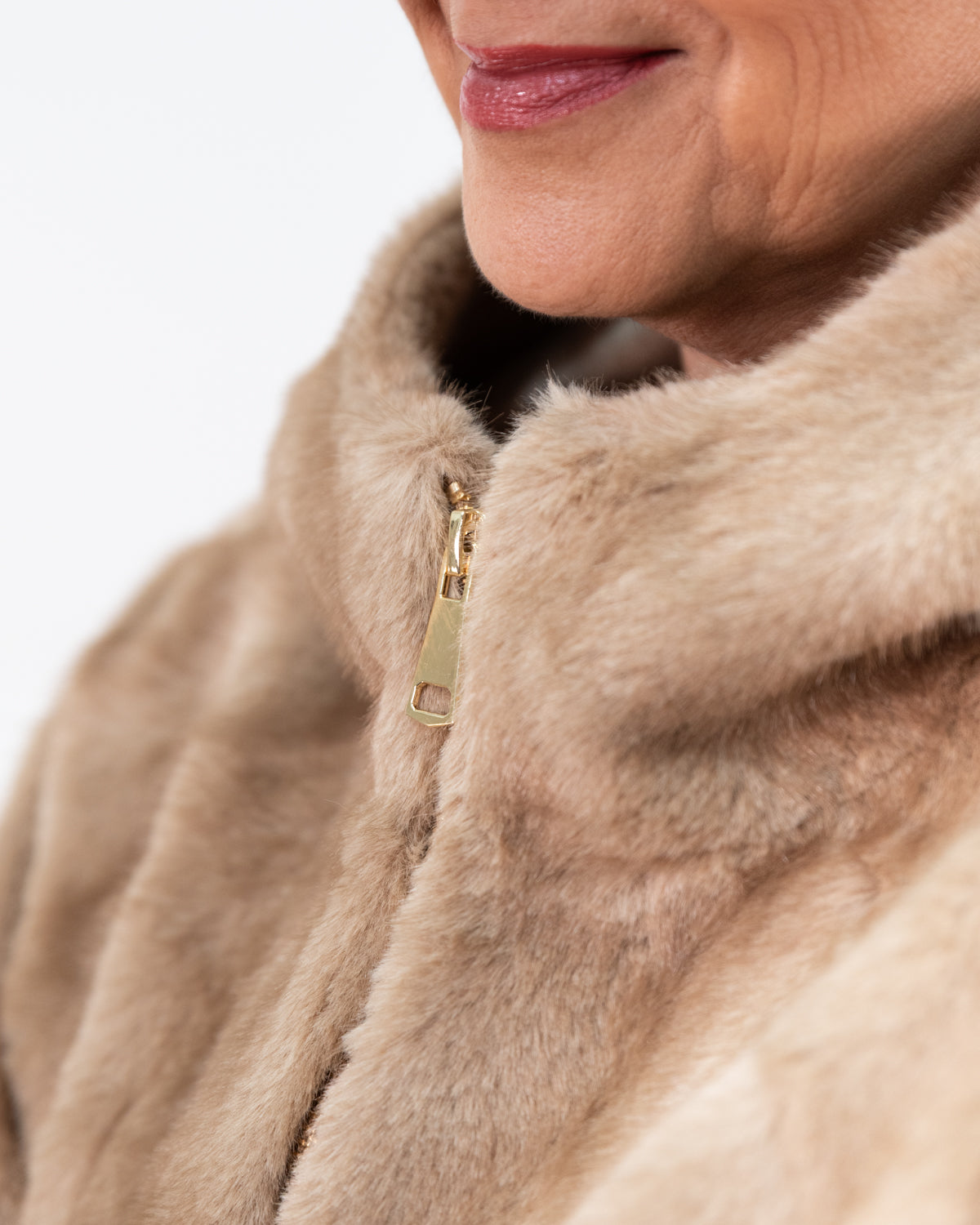CHAQUETA PELO CAPUCHA CAMEL